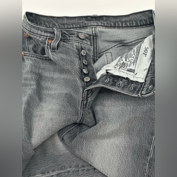 Vintage Levi's Women's 501 Original-Fit Straight-Leg Jeans - Picture 4 of 4